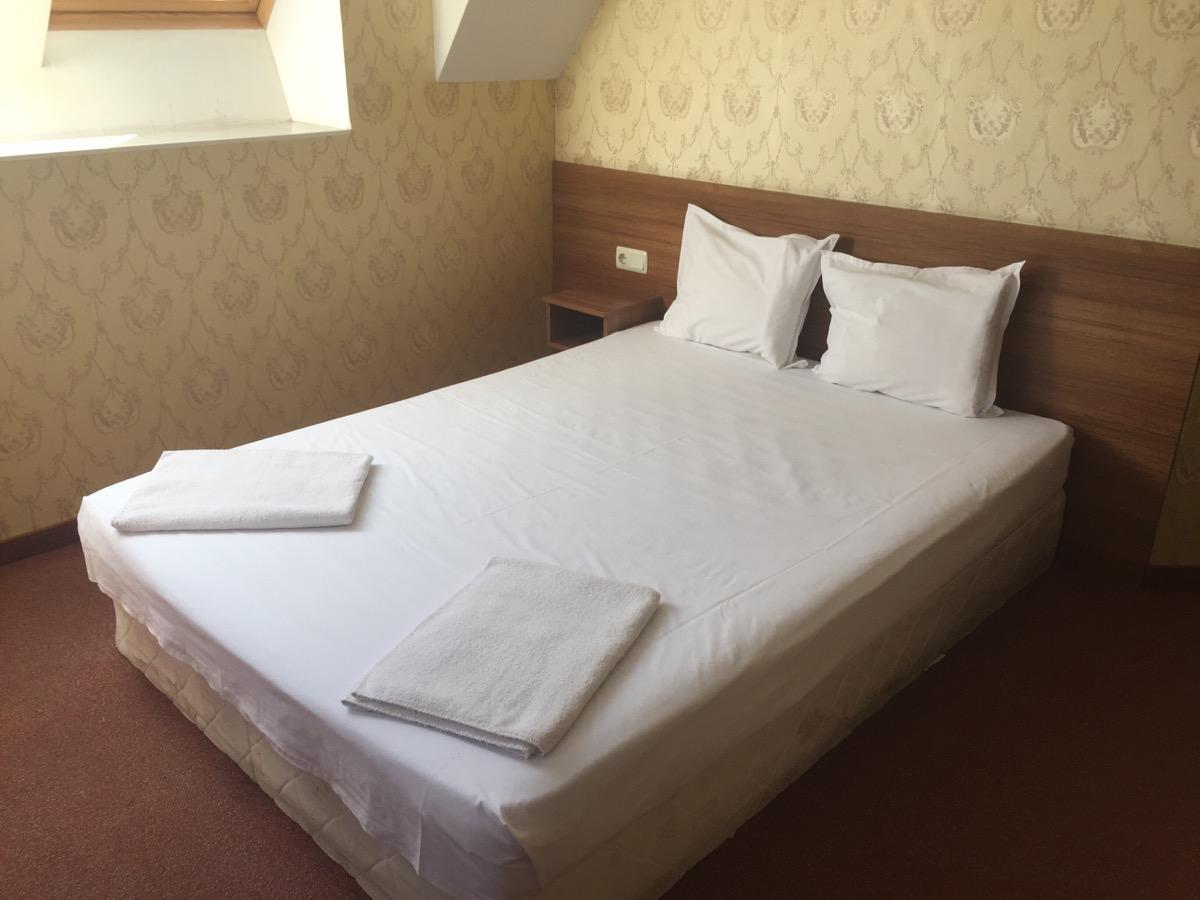 Irish Hotel Shumen Bagian luar foto