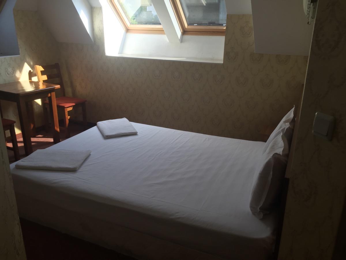 Irish Hotel Shumen Bagian luar foto