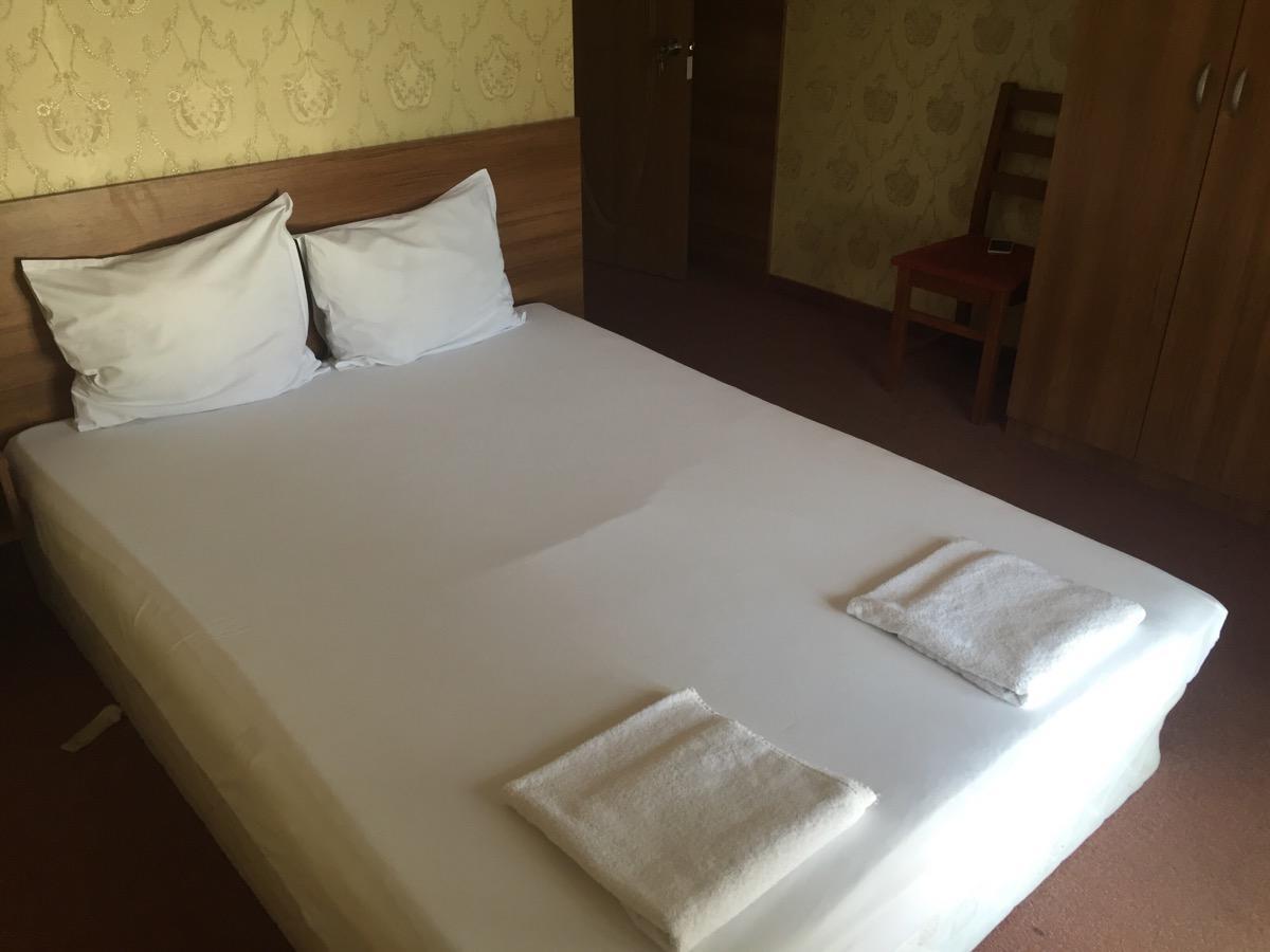 Irish Hotel Shumen Bagian luar foto