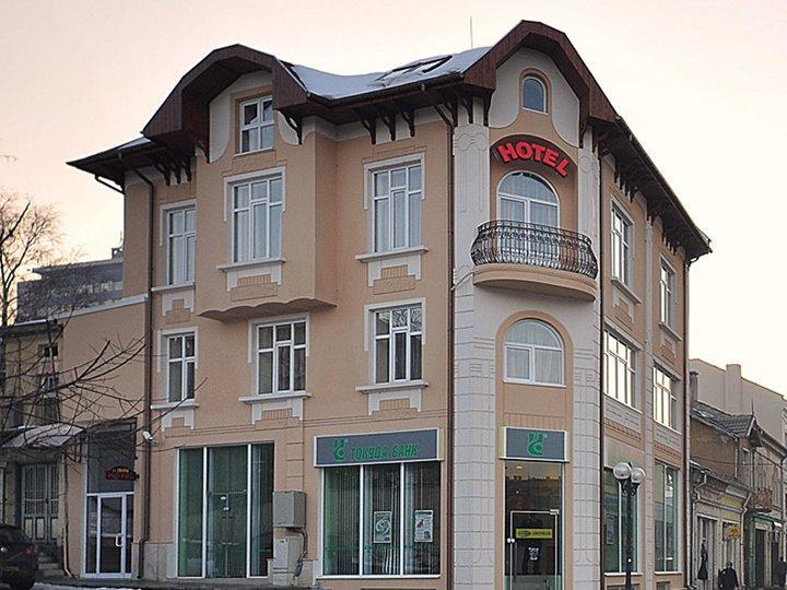 Irish Hotel Shumen Bagian luar foto