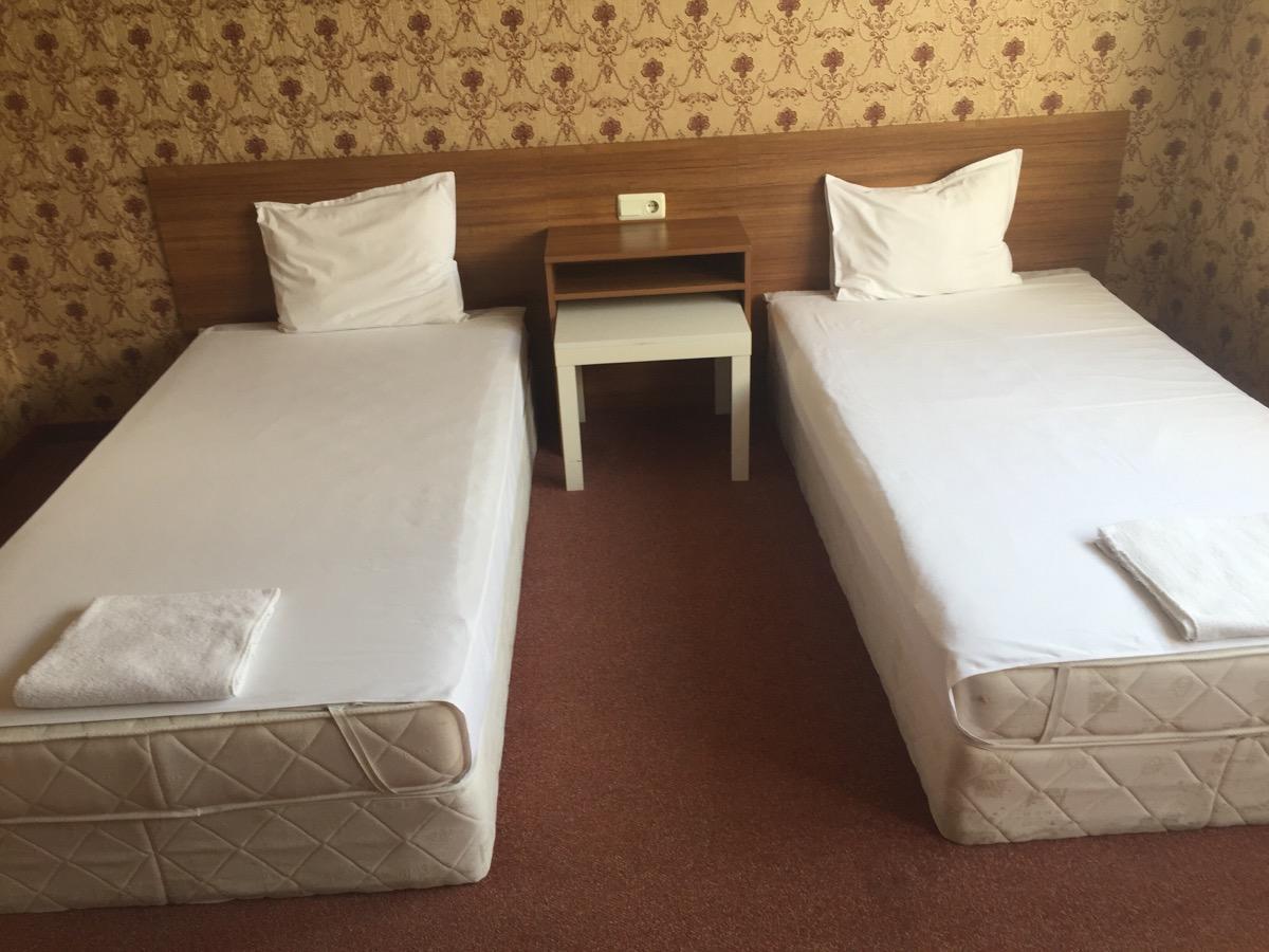 Irish Hotel Shumen Bagian luar foto